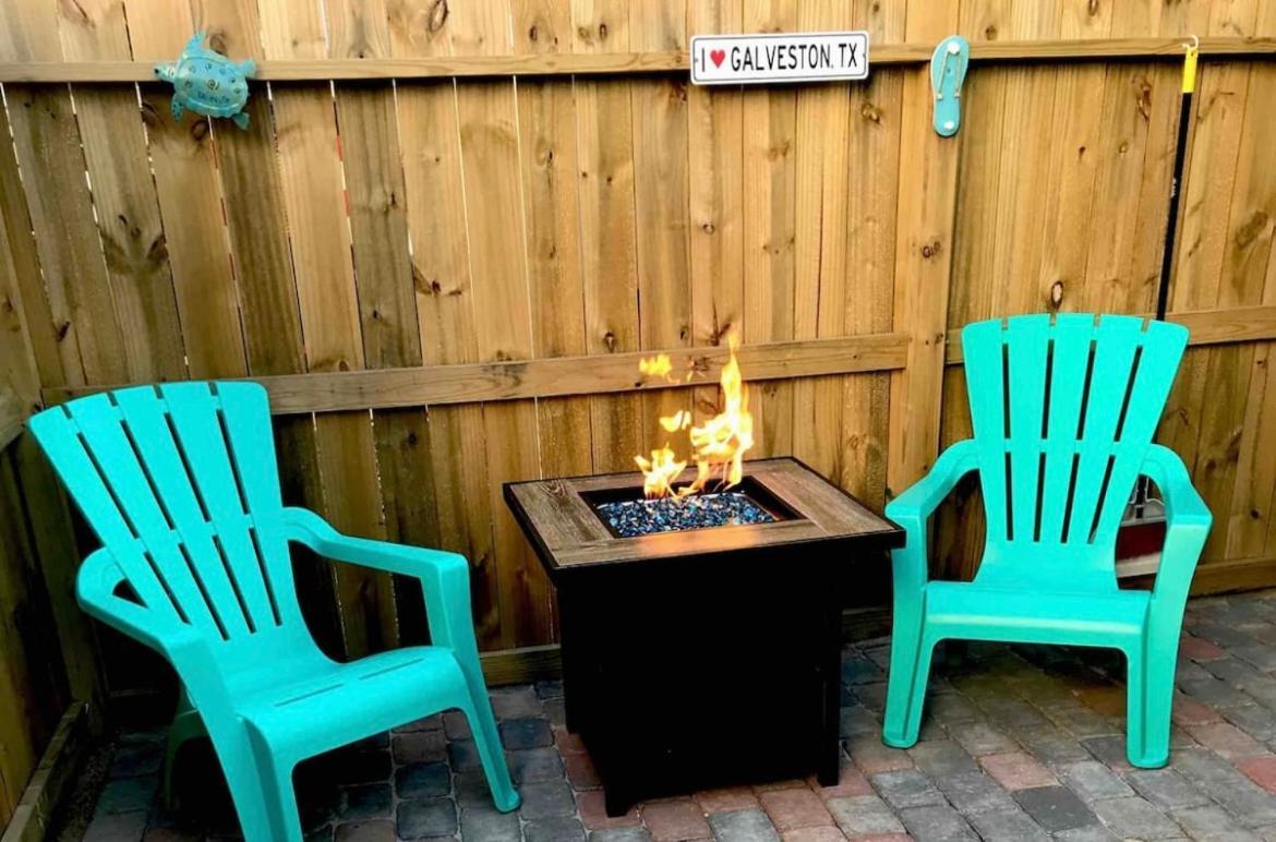 Hidden Hideaway! Bungalow 2 Blocks From The Beach! Sleeps 3 Villa Galveston Eksteriør bilde